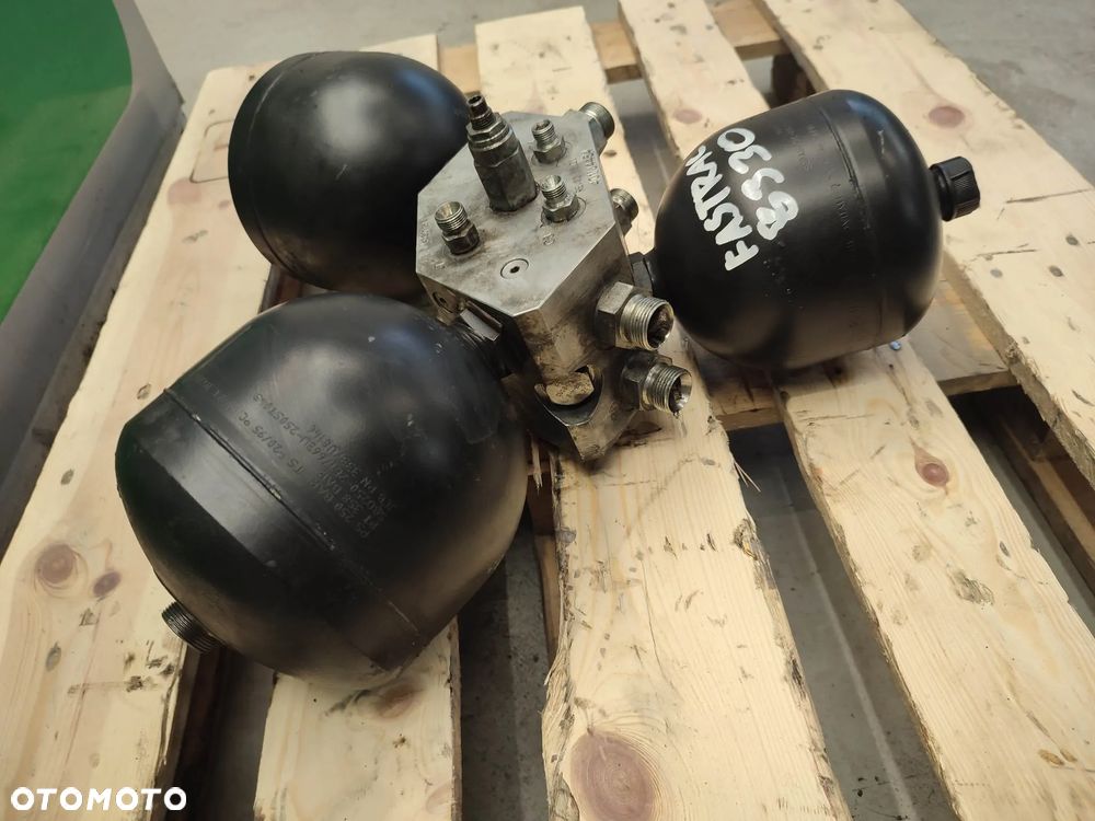 Blok hydrauliczny JCB Fastrac 8330 (401J4454) - 6