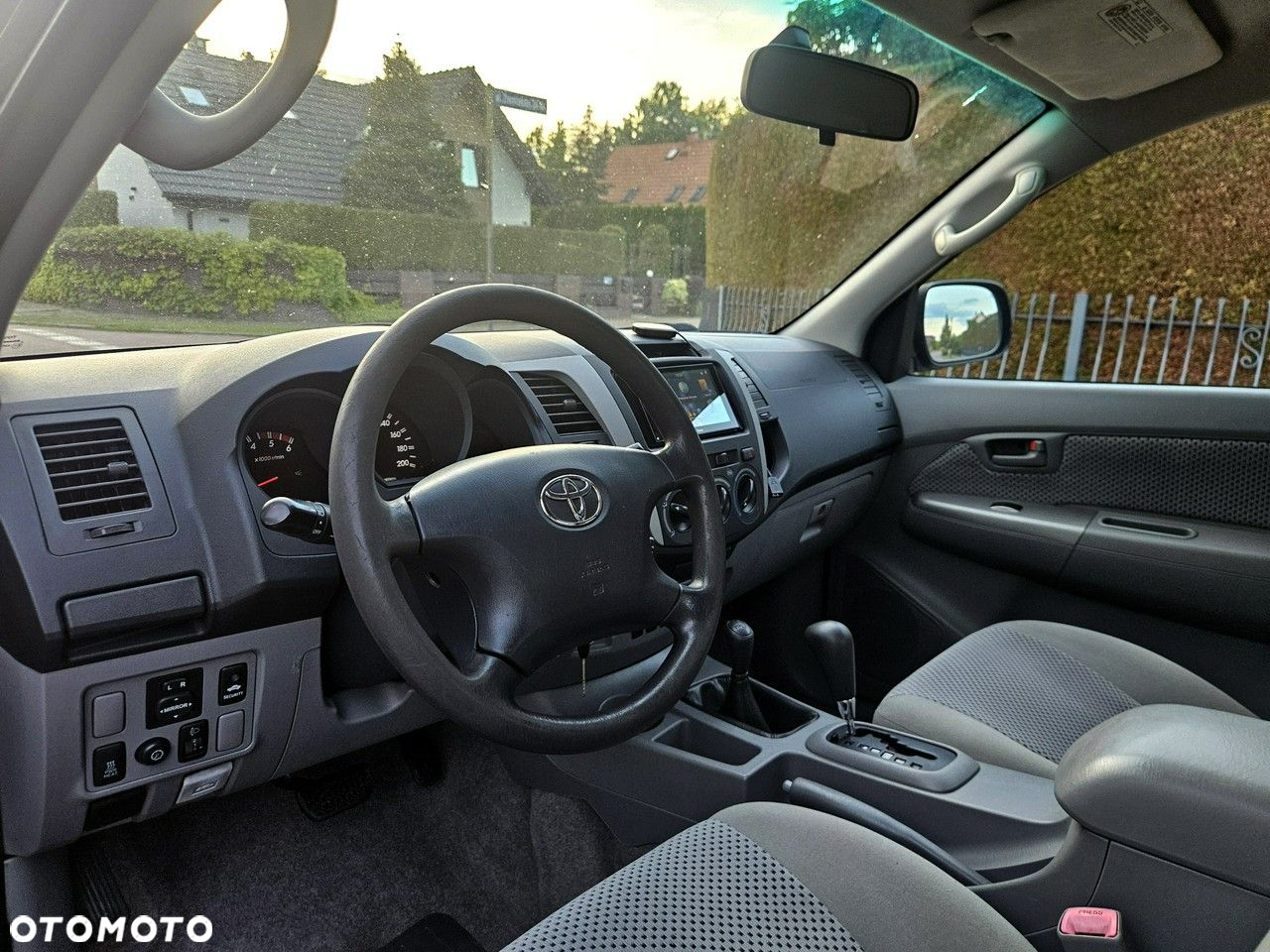Toyota Hilux 4x4 Double Cab Autm Executive - 9
