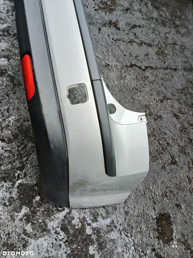 Ford Focus Mk2 Kombi zderzak tylny - 2