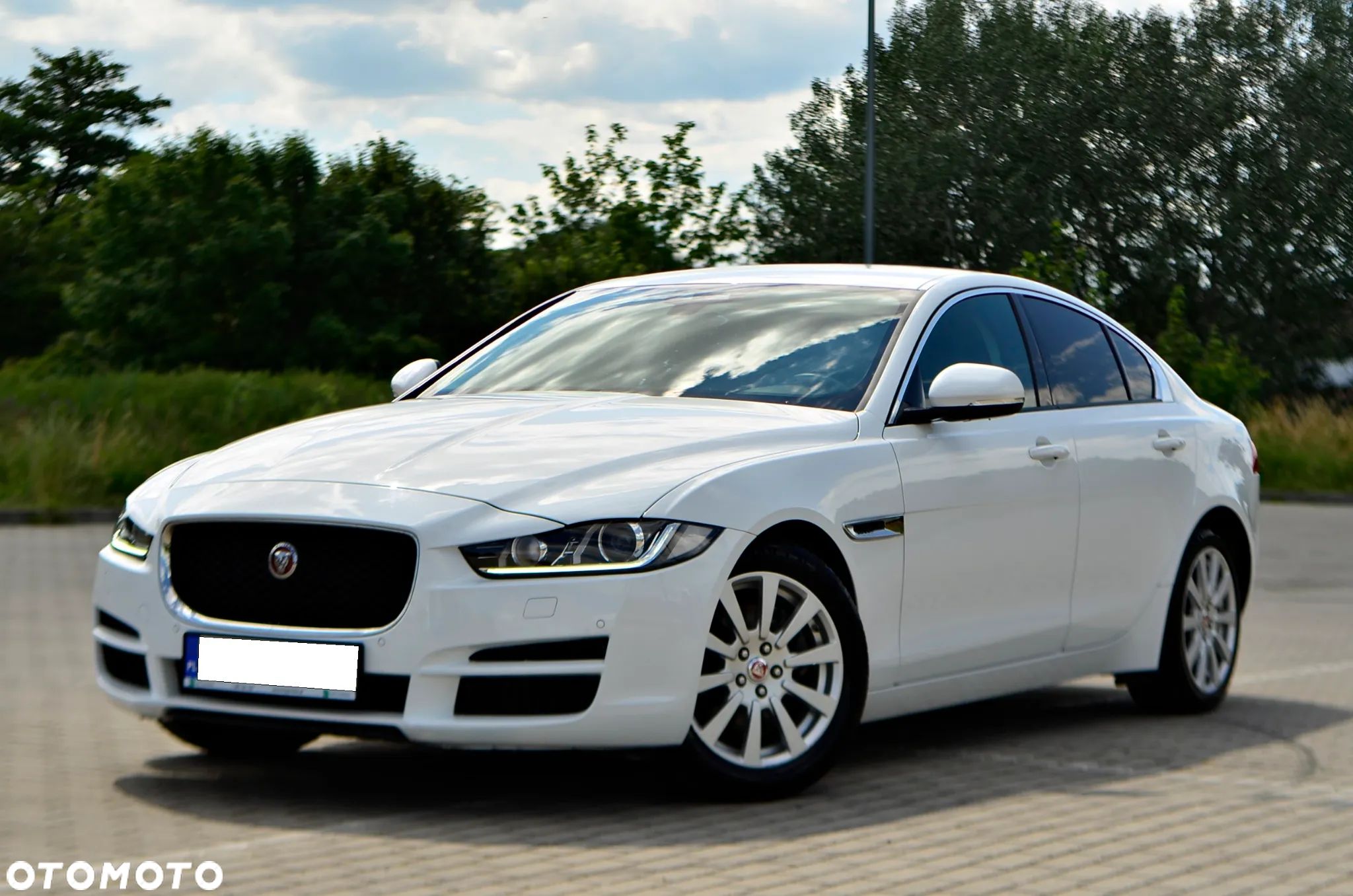Jaguar XE 2.0 D Prestige - 1