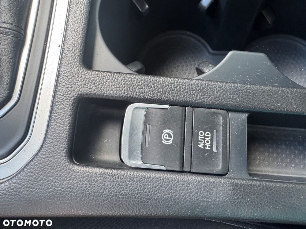 Volkswagen Passat 1.8 TSI BMT Comfortline - 32