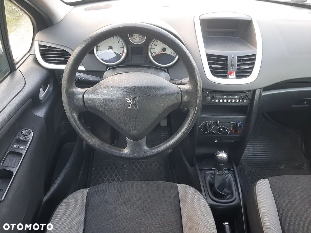 Peugeot 207 - 8
