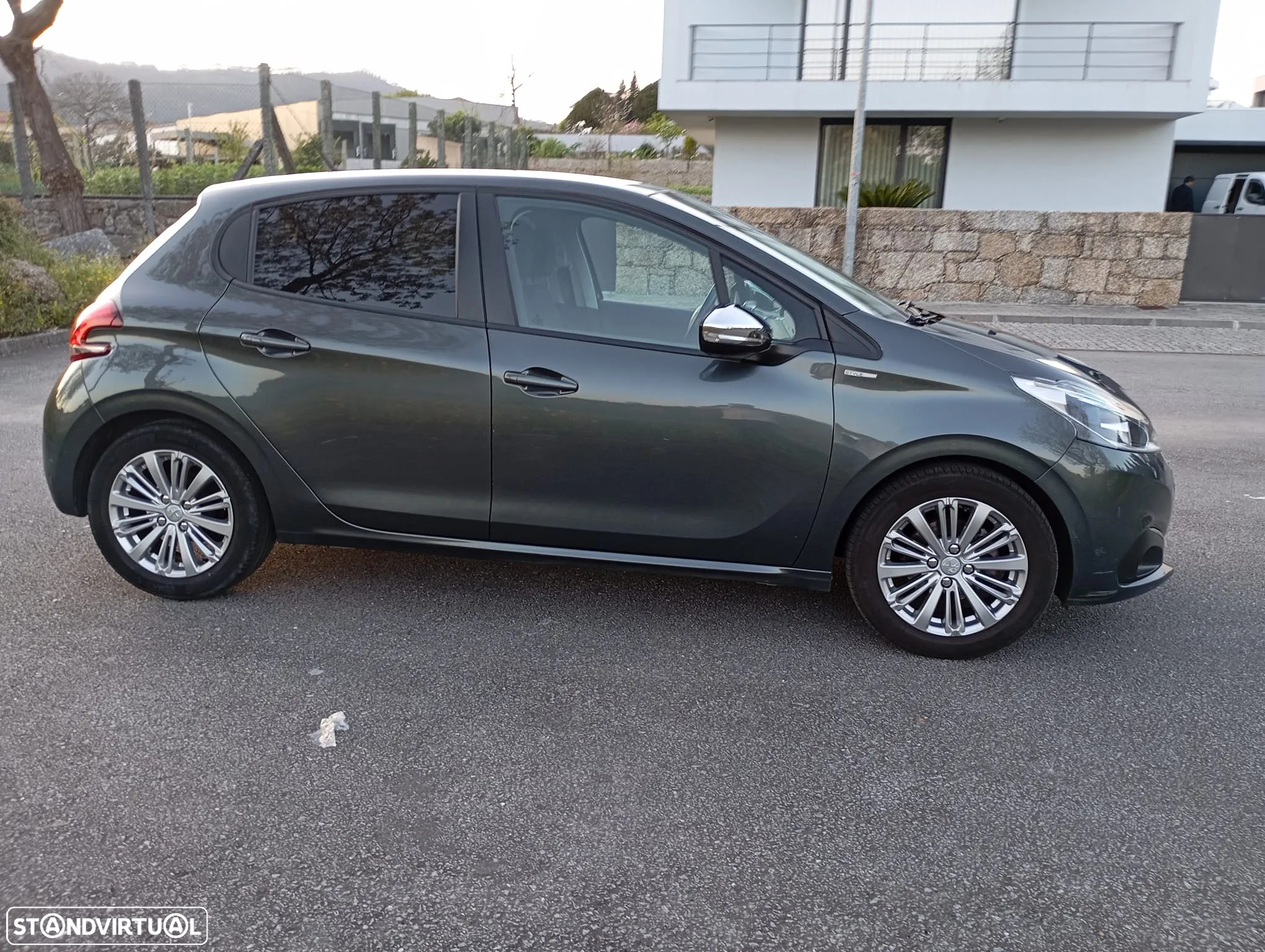 Peugeot 208 1.2 PureTech Style - 11