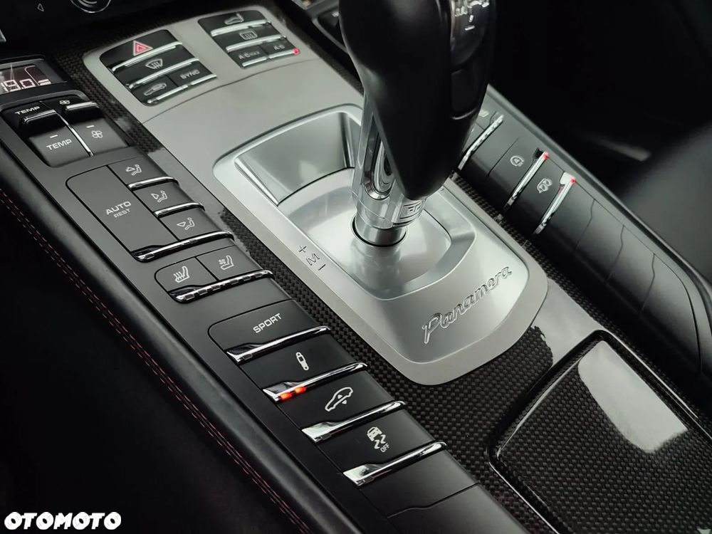 Porsche Panamera 4S - 30