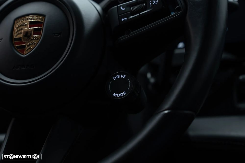 Porsche Taycan Cross Turismo 4S - 24