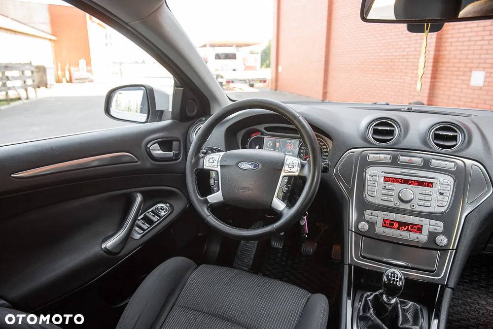 Ford Mondeo 1.8 TDCi Ghia - 21