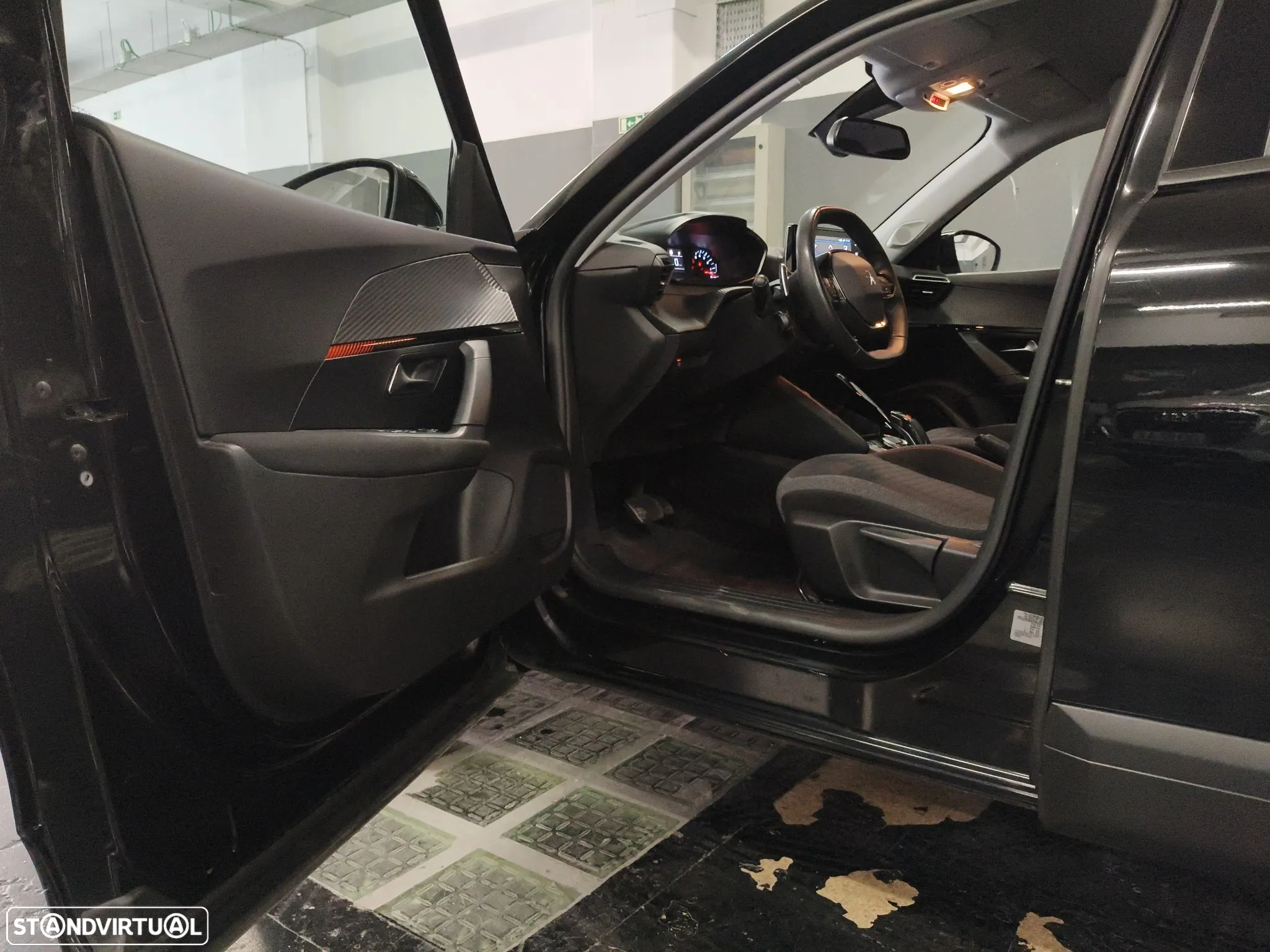 Peugeot 2008 1.2 PureTech Active Pack EAT8 - 12
