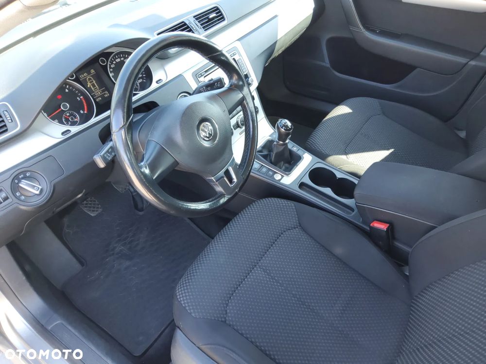Volkswagen Passat - 6