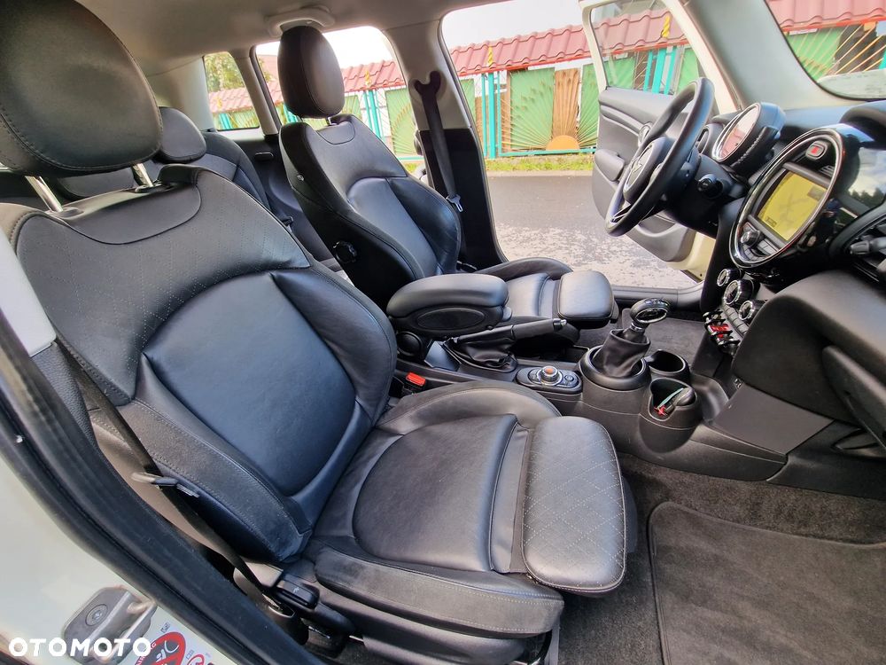 MINI Cooper Essential Trim - 14