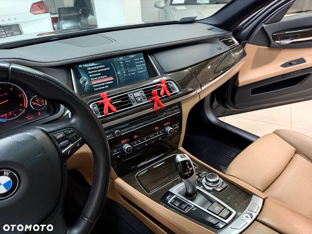 BMW Seria 7 730d Edition Exclusive - 26