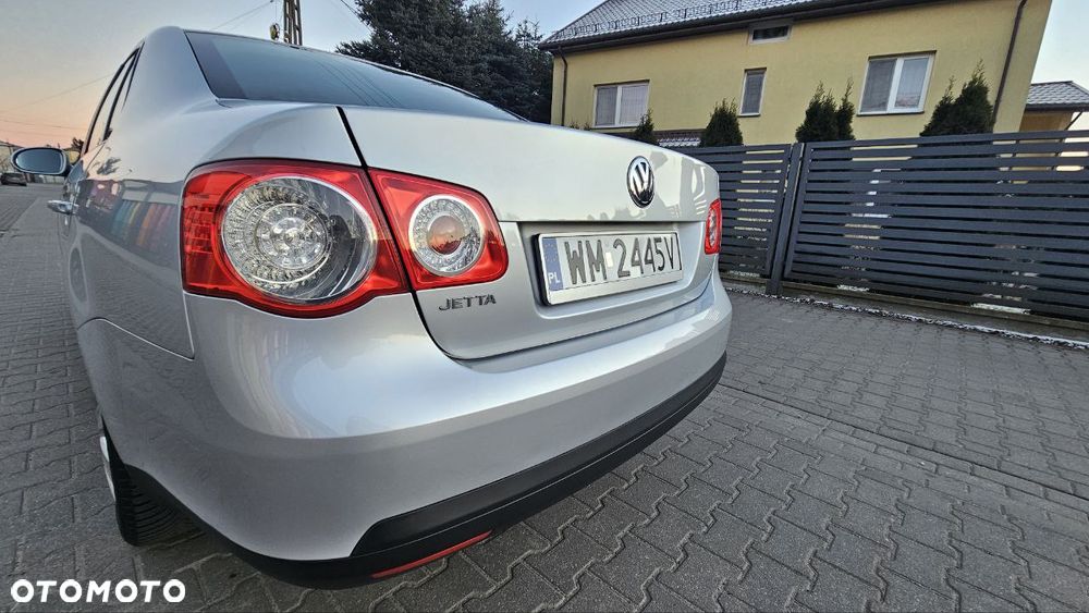 Volkswagen Jetta - 11