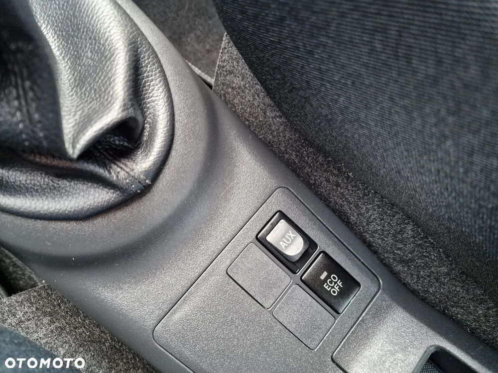 Toyota Yaris 1.33 VVT-i Executive - 19