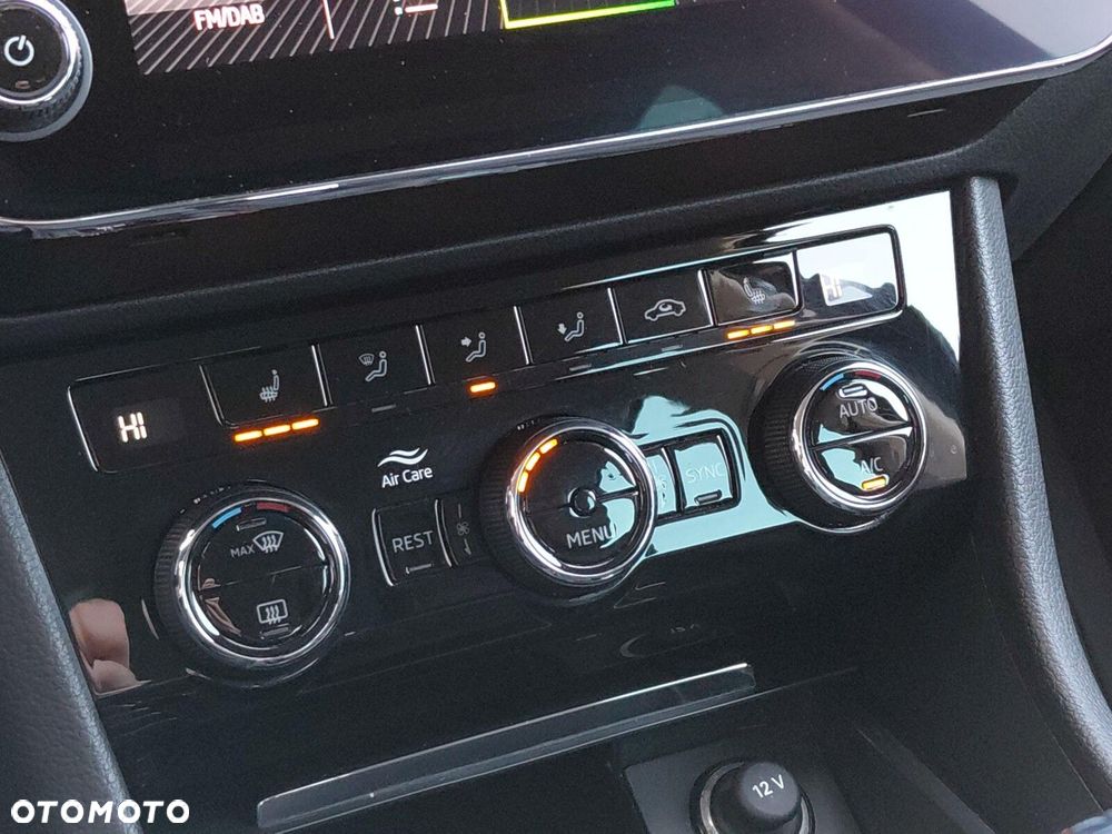 Skoda Superb 2.0 TDI SCR Style DSG - 30