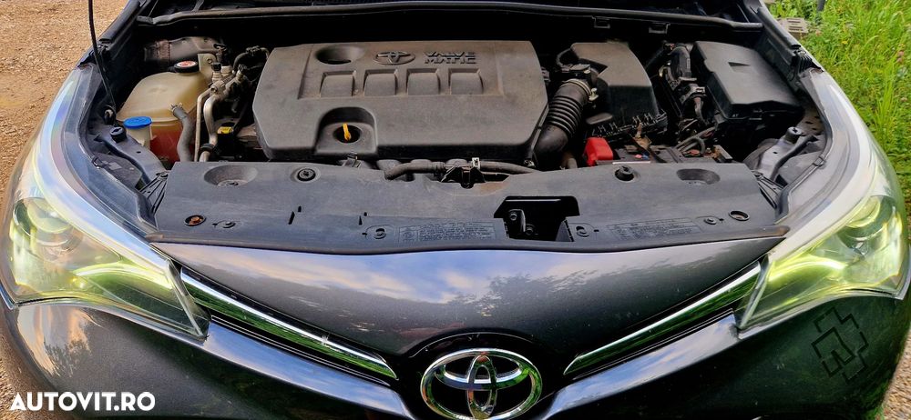 Toyota Avensis Touring Sports 1.8 Executive - 9