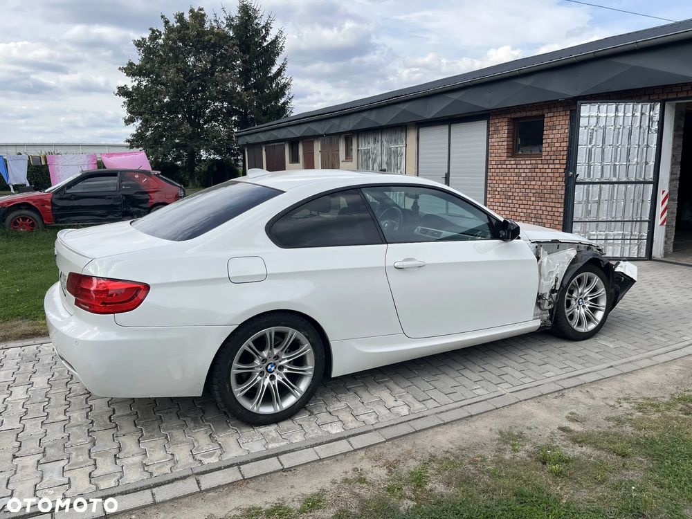 BMW Seria 3 320d DPF M Sport Edition - 3