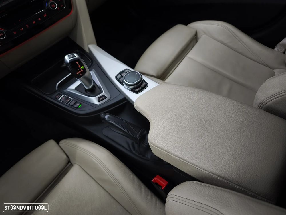 BMW 330 e iPerformance Line Luxury Purity - 31