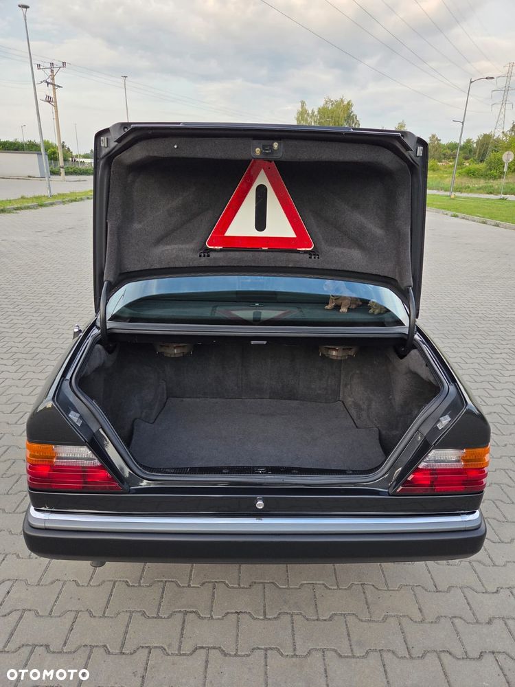 Mercedes-Benz W124 (1984-1993) ver-260-se - 15