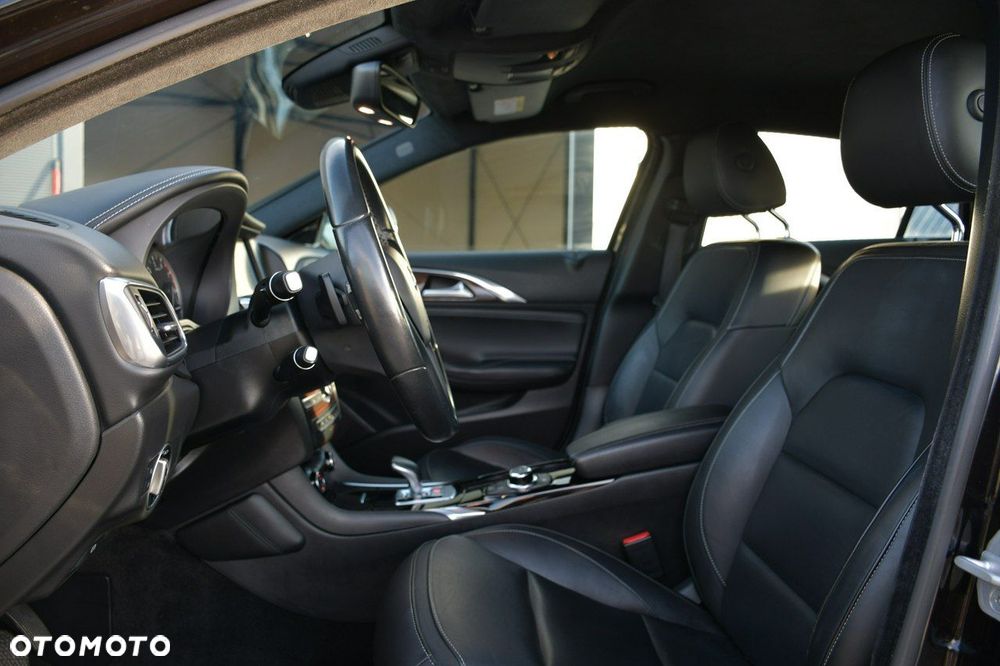 Infiniti Q30 1.6t DCT Premium Tech - 12