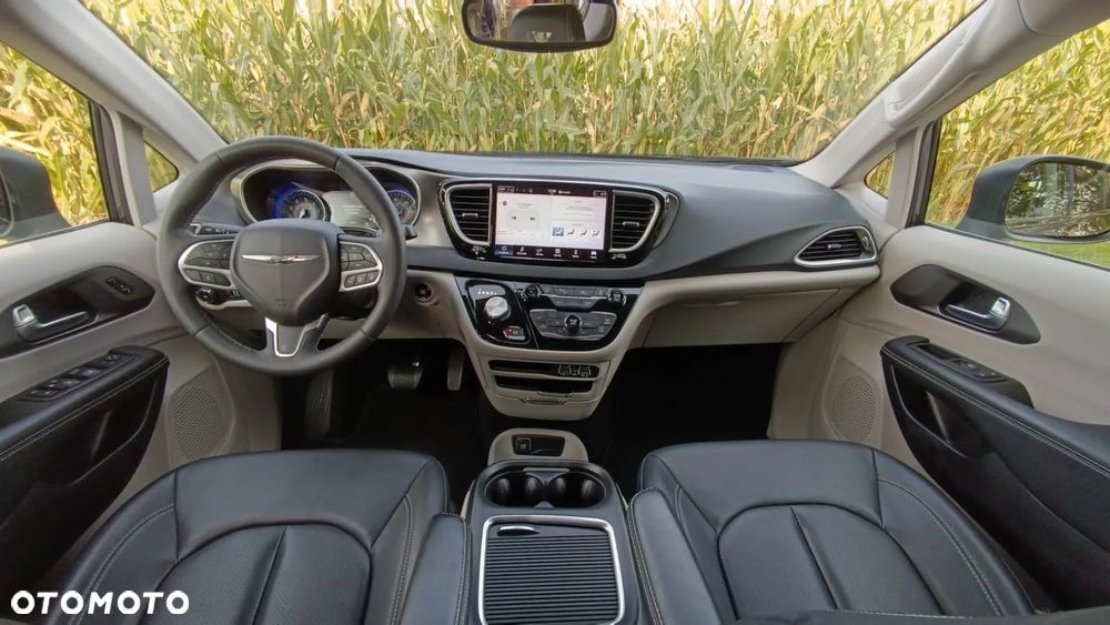 Chrysler Pacifica - 17