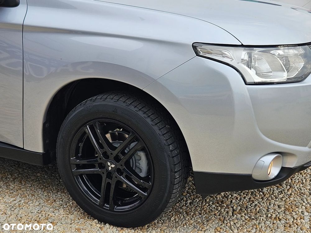 Mitsubishi Outlander 2.0 Invite + 2WD - 16