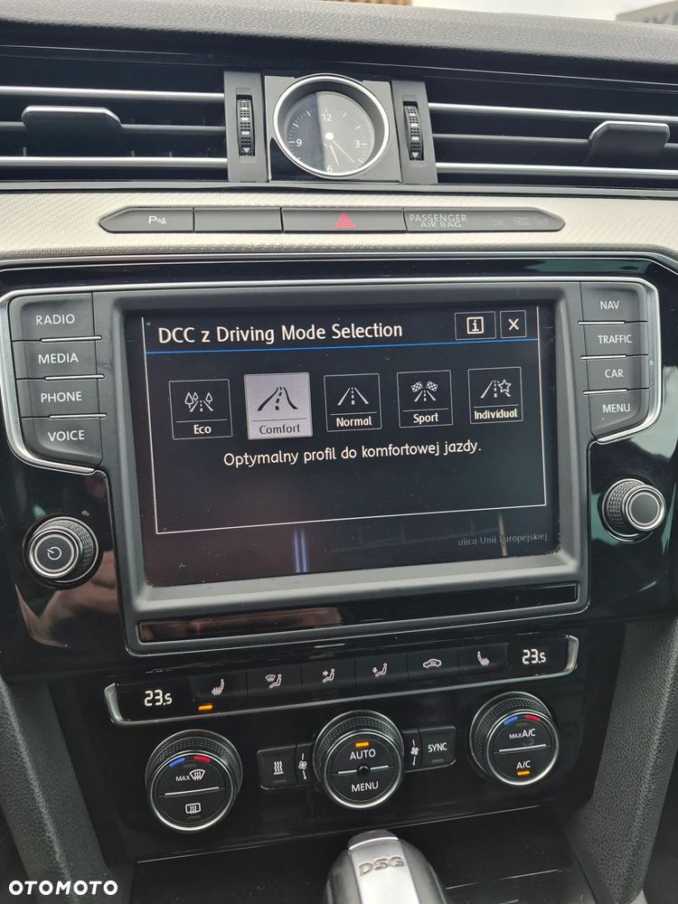 Volkswagen Passat 2.0 TDI SCR (BlueMotion Technology) DSG Highline - 36