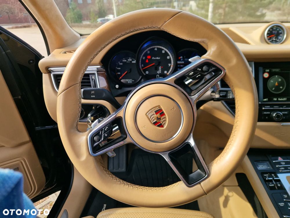 Porsche Macan - 24