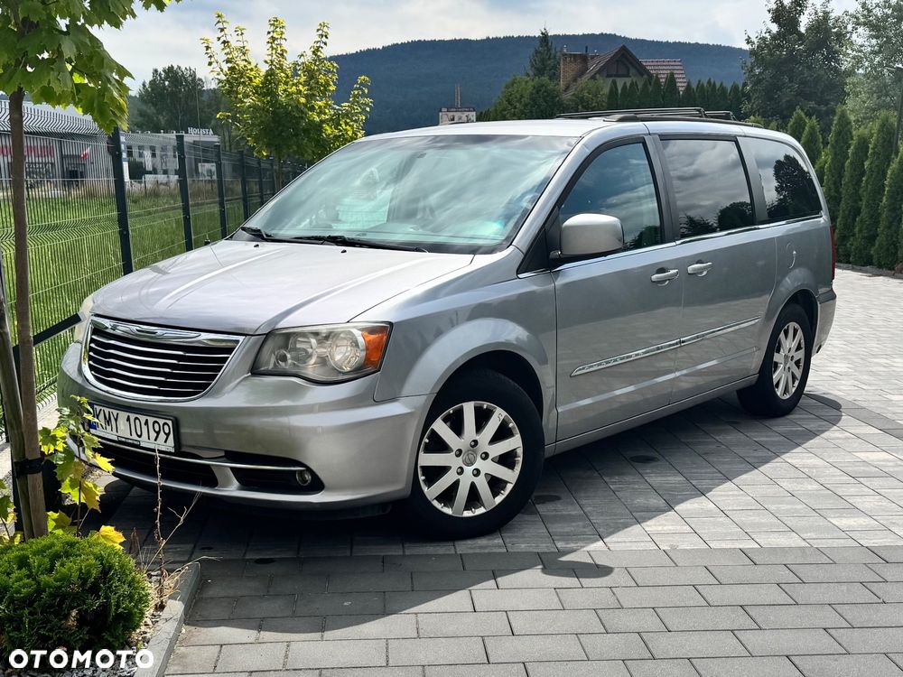 Chrysler Town & Country - 1
