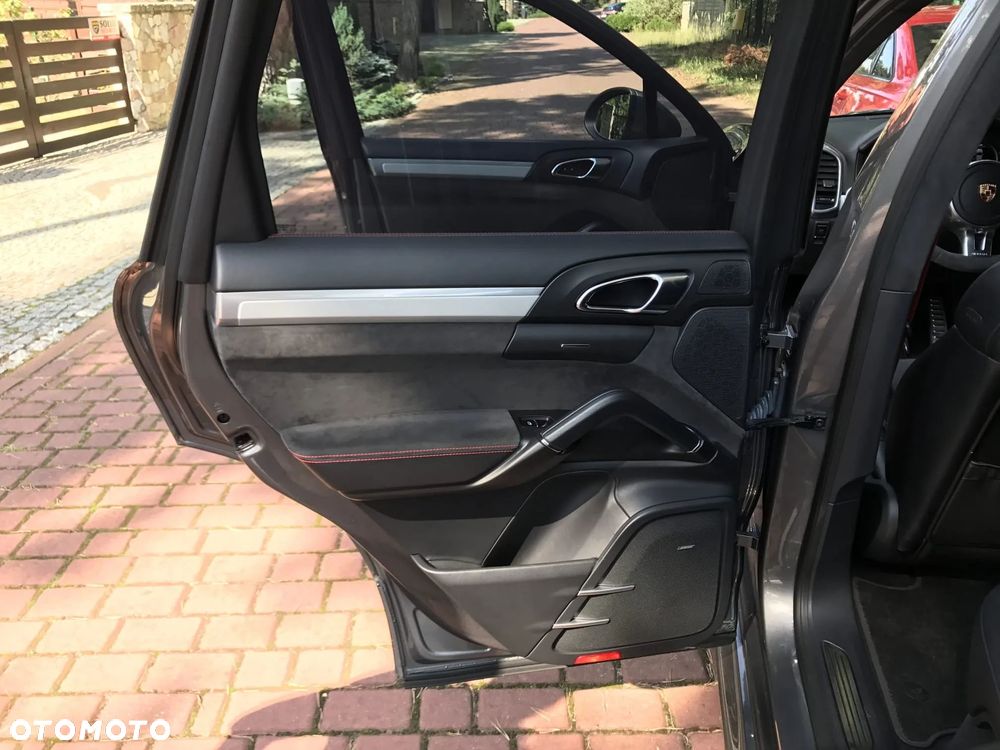 Porsche Cayenne - 18