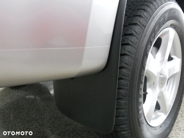 CHLAPACZE oryginalne tylne ISUZU D-max