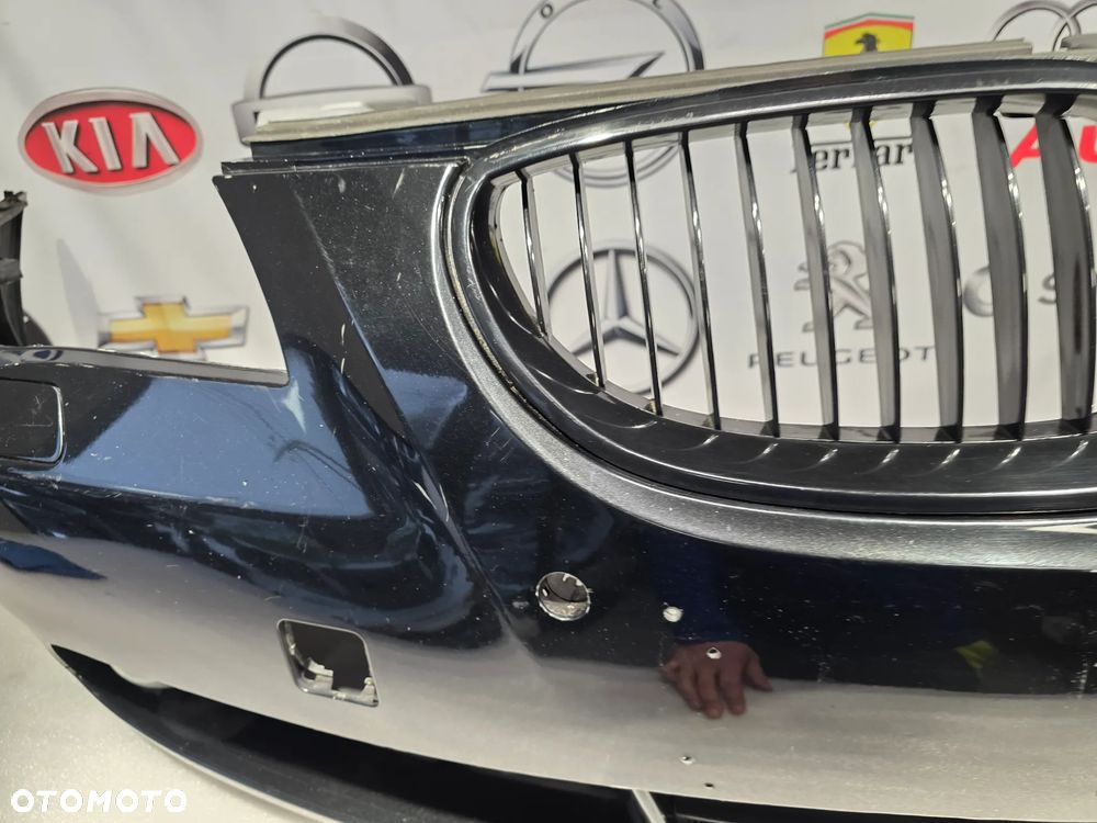 BMW E60 03-06 ZDERZAK PRZEDNI PRZÓD NA SPRYSKI + 4xPDC + INSTALACJA PDC + NERKI I GÓRNA CZĘŚĆ PASA , NR 5111703369 / 703369 , NR AUKCJI NZ1706 - 7