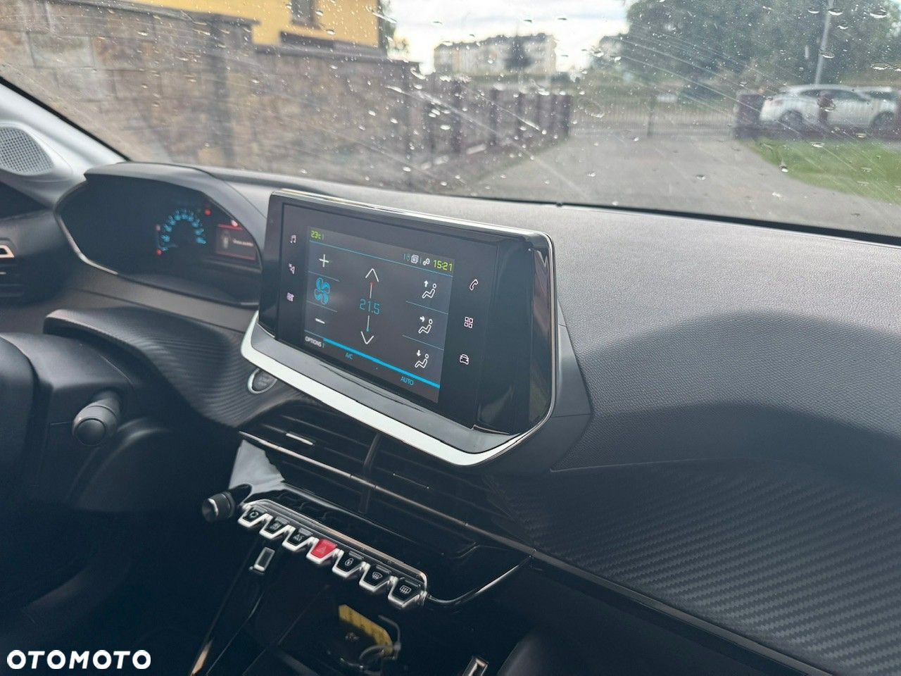 Peugeot 208 - 13