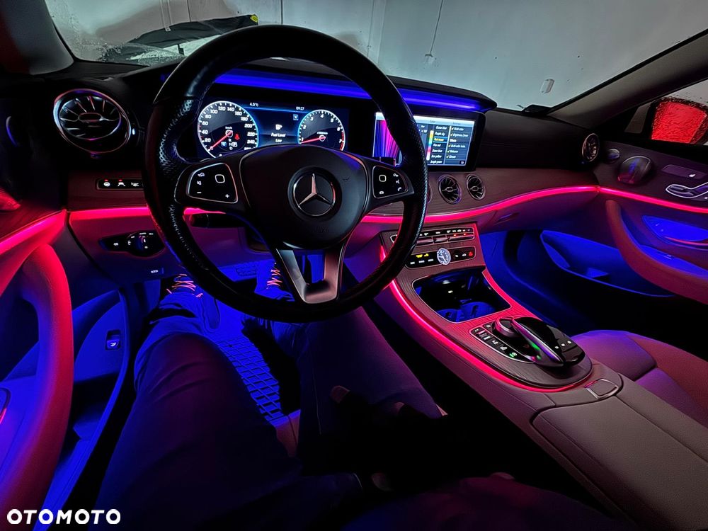 Mercedes-Benz Klasa E 400 4-Matic 9G-TRONIC - 29
