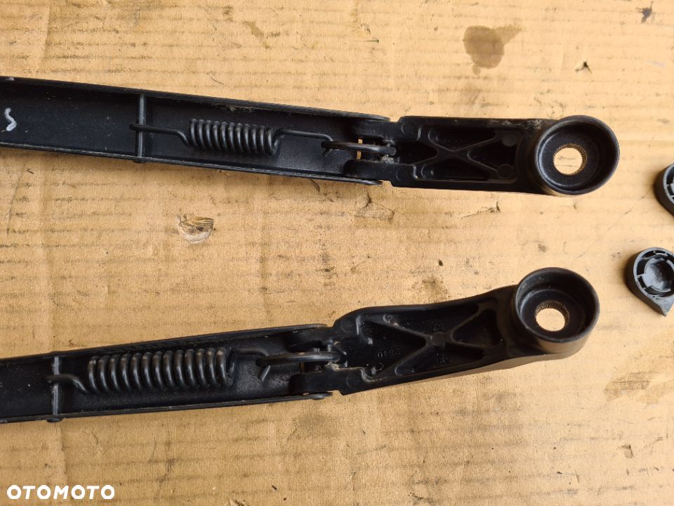 Toyota Auris II E18 mechanizm wycieraczek szyby przedniej czołowej ramiona prawe lewe - 12
