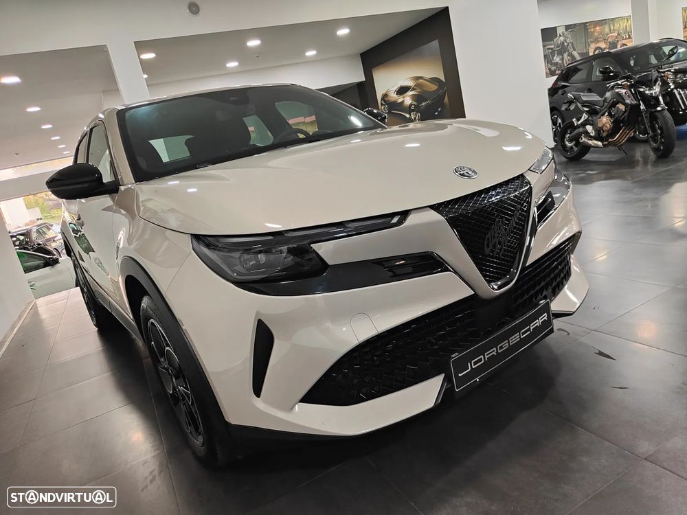 Alfa Romeo Junior Elletrica 50 kWh Launch Edition - 15