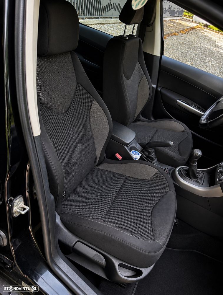 Peugeot 308 1.6 HDi Executive — fotografia 8