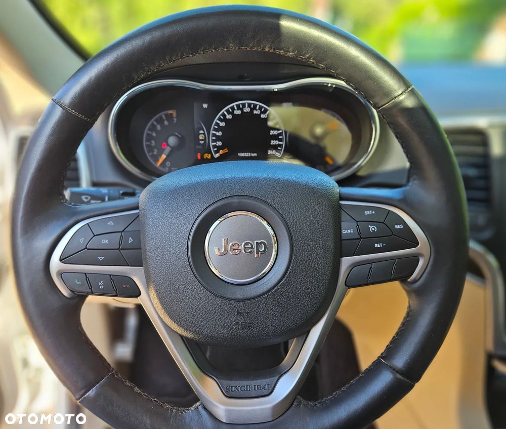 Jeep Grand Cherokee - 23