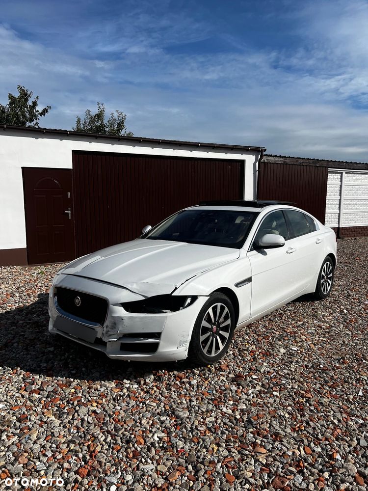 Jaguar XE - 9