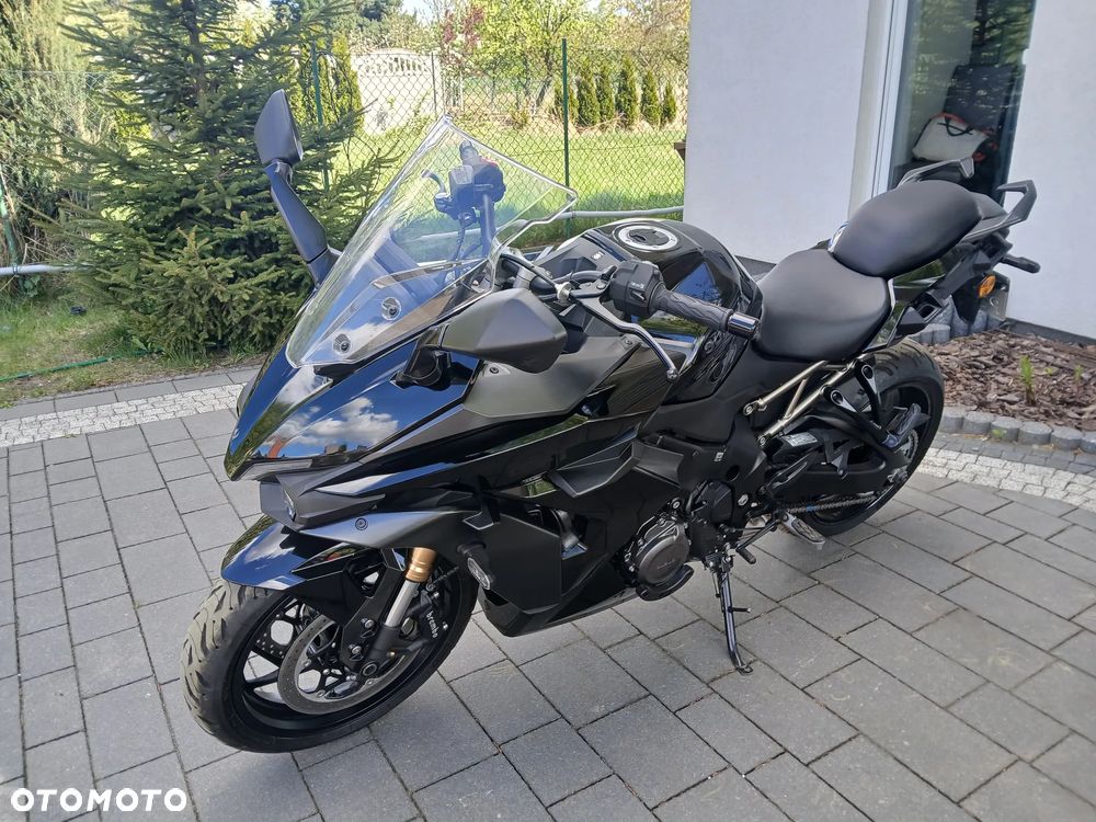 Suzuki GSX 1000 - 12