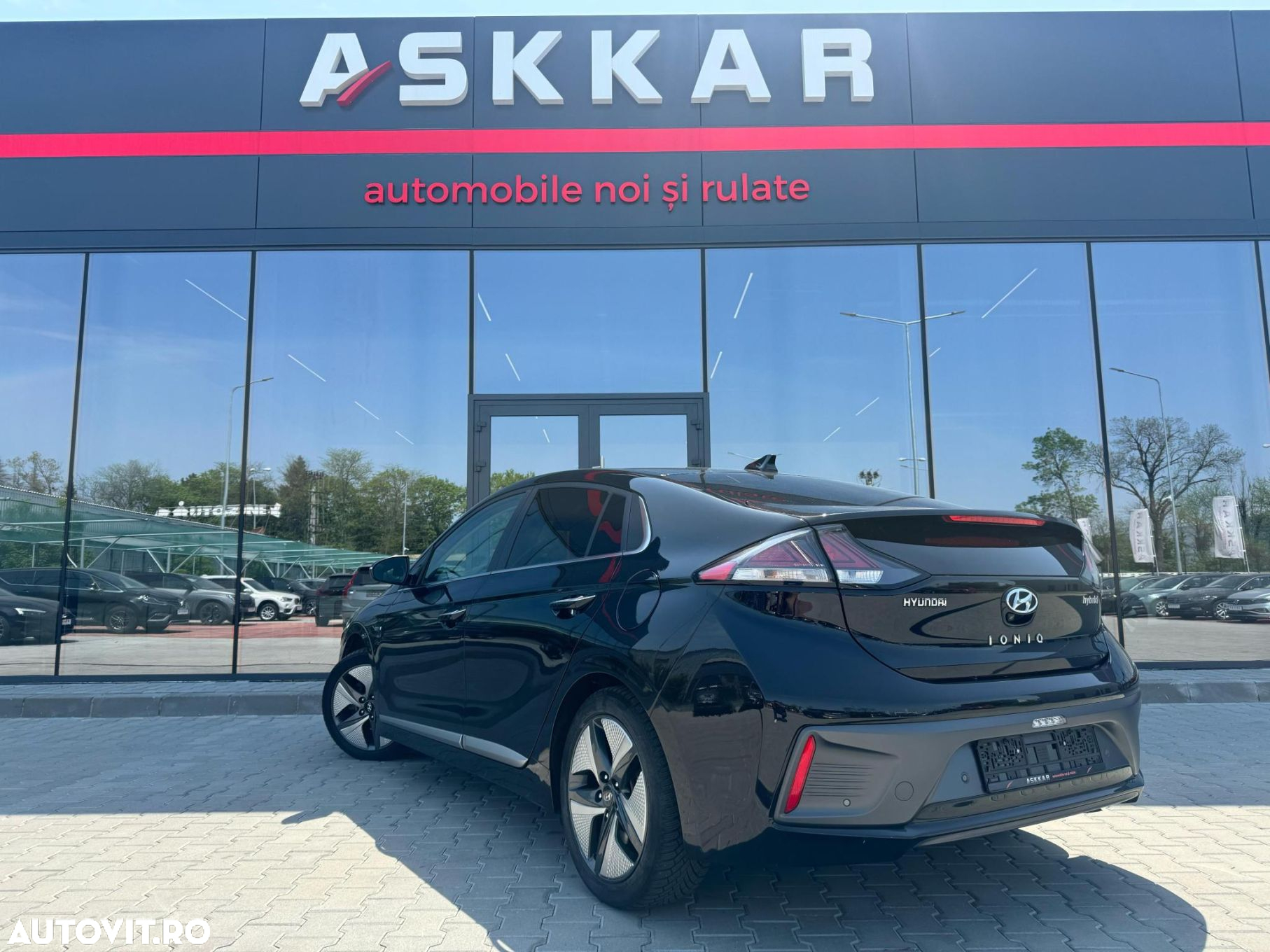 Hyundai IONIQ - 8