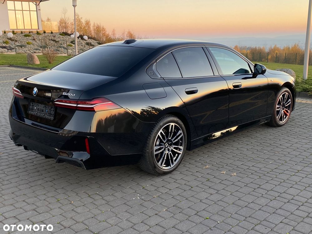 BMW Seria 5 520d xDrive - 12