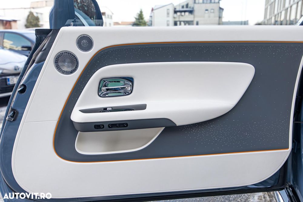 Rolls-Royce Spectre - 18