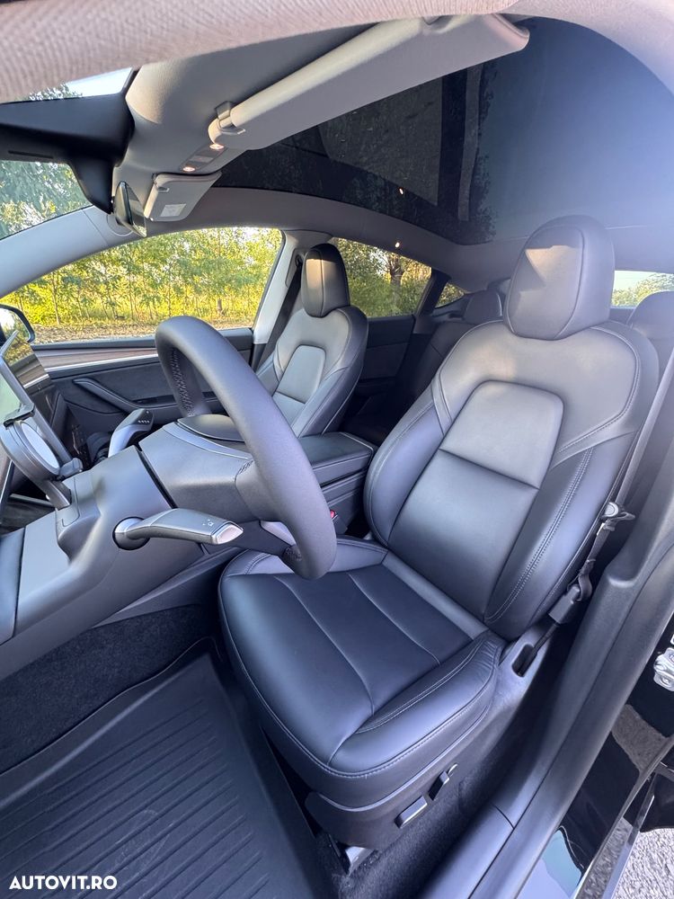 Tesla Model Y AWD Performance - 13