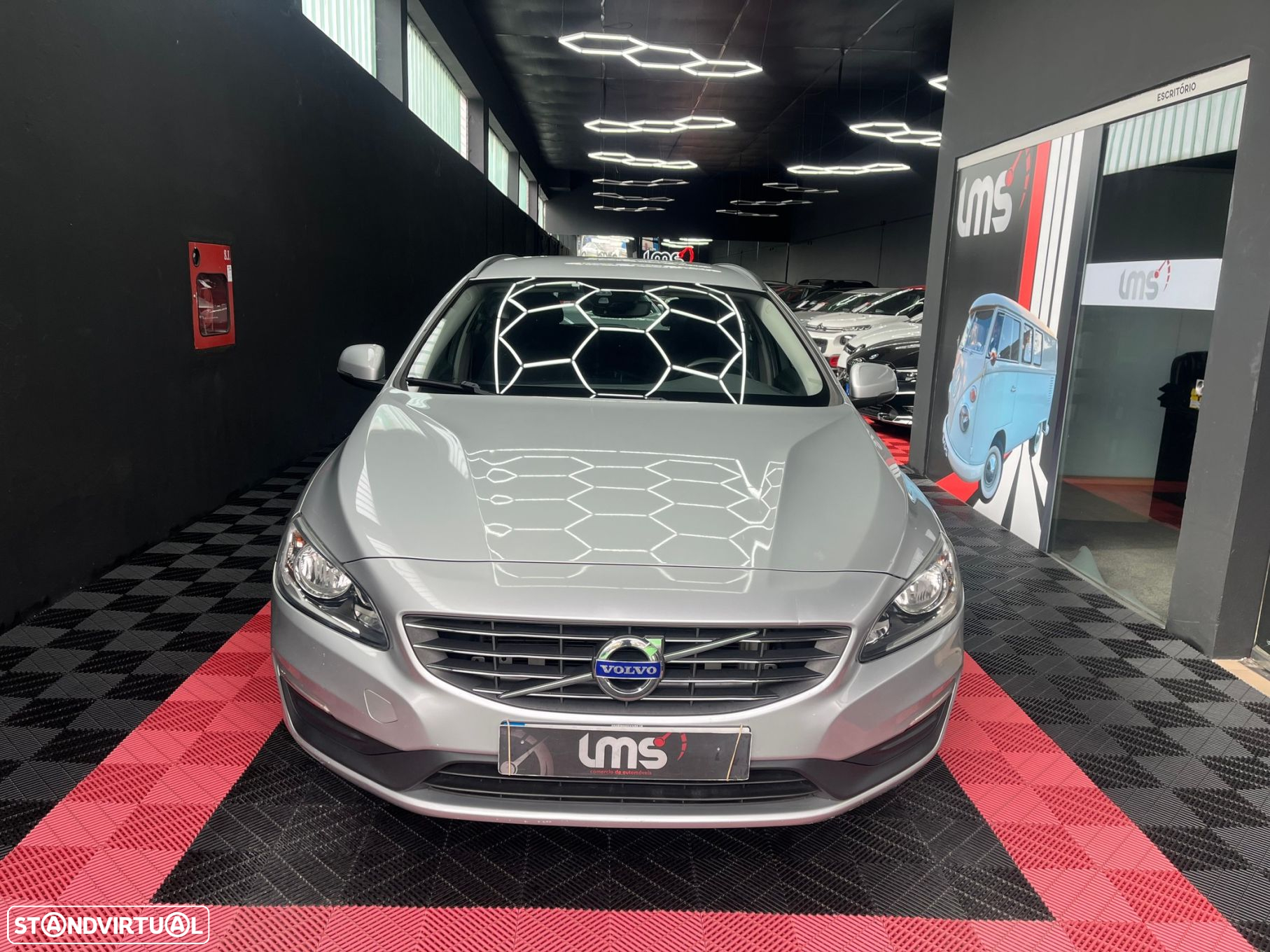 Volvo V60 2.0 D2 Kinetic Geartronic - 2