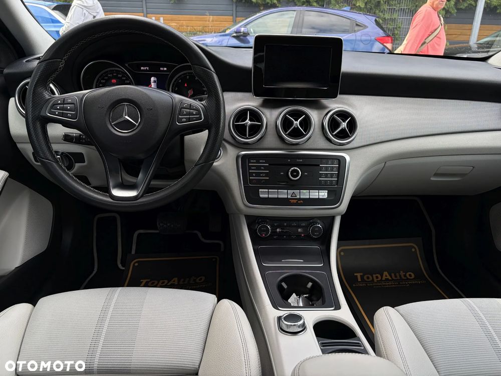 Mercedes-Benz GLA 200 7G-DCT Style - 34