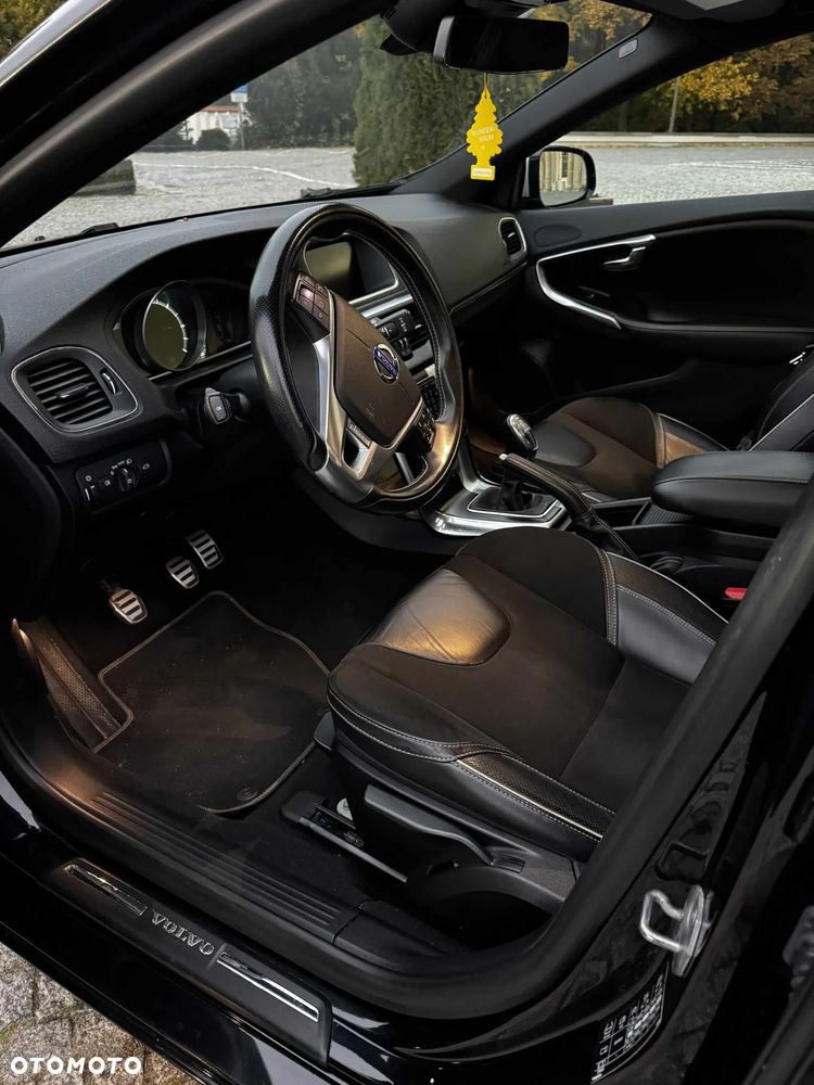Volvo V40 D3 R-Design - 9