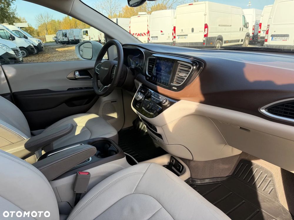 Chrysler Pacifica - 18