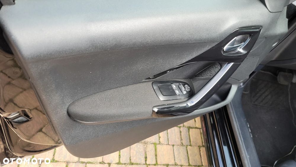 Peugeot 208 120 VTI Automatik Allure - 12