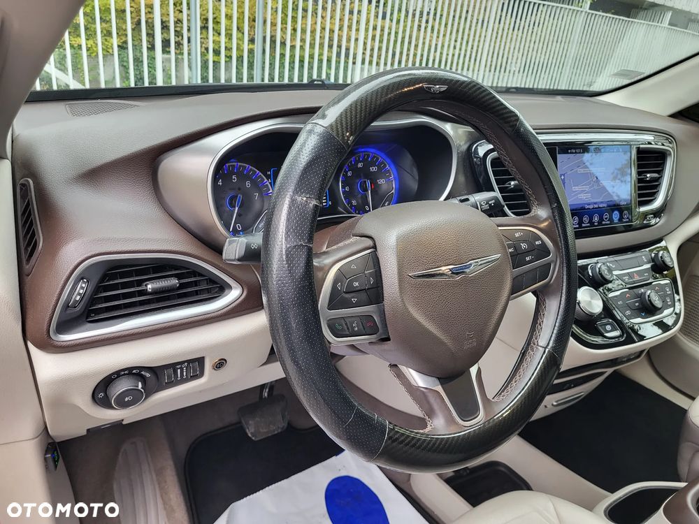Chrysler Pacifica - 6