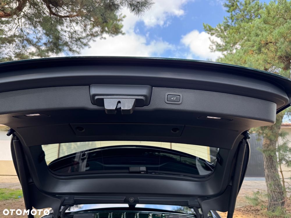 Jaguar XF 2.0 P300 AWD R-Dynamic Black - 33