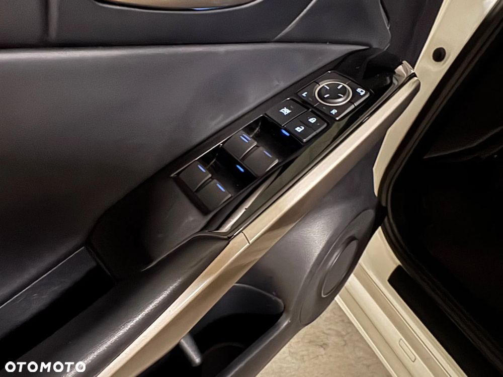 Lexus IS 300h Elegance - 29